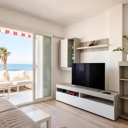 Modern New Sea View In דירה *